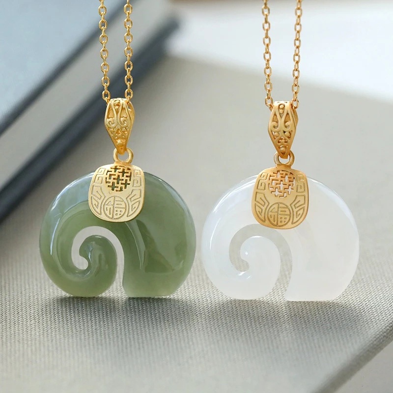 Charm Necklace Dainty - Бутик-украшение: колье-чокер с подвеской в виде